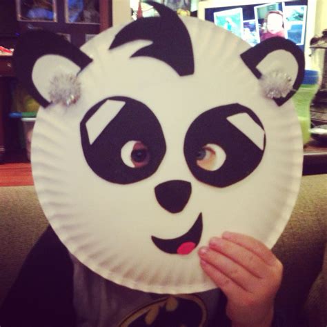 Adorable panda mask created from a paper plate. #CreativeSitters | Panda mask, Paper plate ...