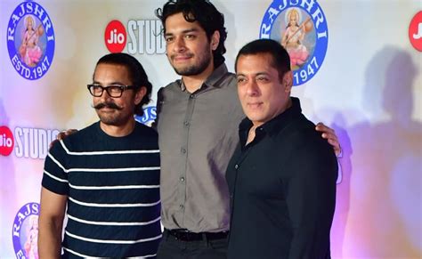 Viral: A Blockbuster Salman Khan-Aamir Khan Hug. Special Appearance By ...