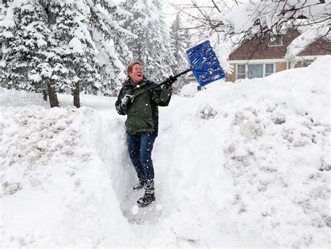 Buffalo Buried By Wall of Snow Photos | Image #15 - ABC News