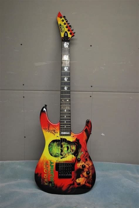 Kirk Hammett Mummy Guitar