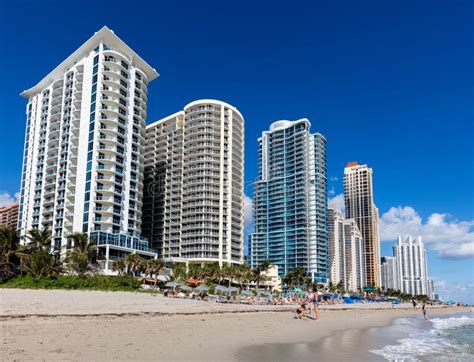 Sunny Isles Beach in Florida Editorial Stock Image - Image of hotel, beachfront: 106119919