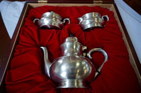 ROYAL SELANGOR PEWTER 3 PIECE TEA SET CASED - Big Valley Auction