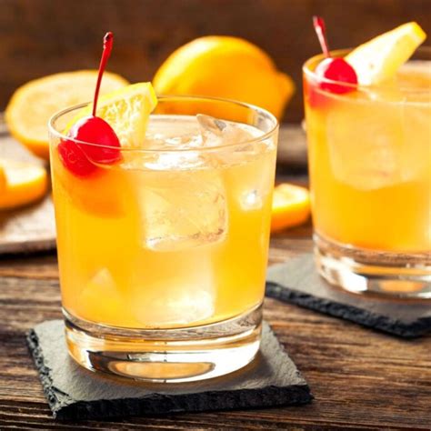 Classic Whiskey Sour Cocktail Recipe - Restless Chipotle