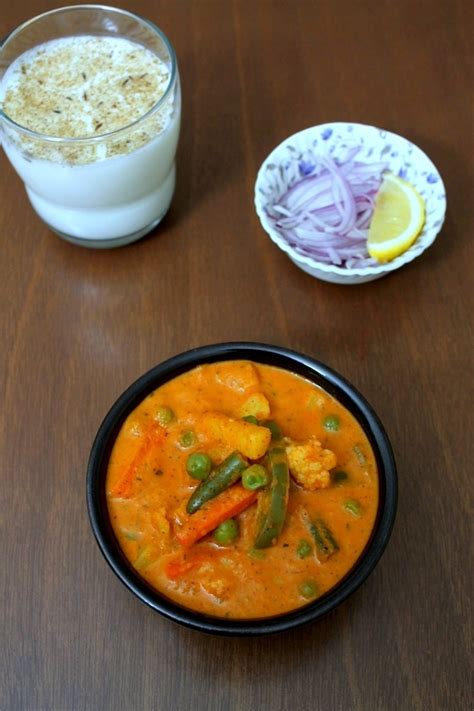 Veg Makhanwala (Vegetable Makhani) - Spice Up The Curry