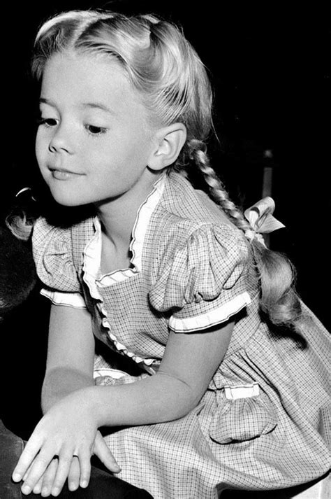 Natalie Wood, little girl, 1940's | Natalie wood, Celebrities, Classic hollywood