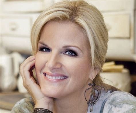 Trisha Yearwood Biography - Facts, Childhood, Family Life & Achievements