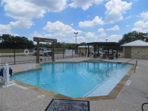 Hotel Texas Hallettsville in Hallettsville, TX - Swimming Pool -Outdoor ...