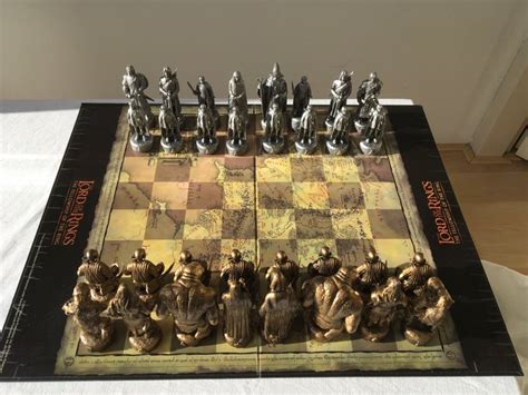 Lord Of The Rings Chess Set Fellowship - The lord of the rings themed ...