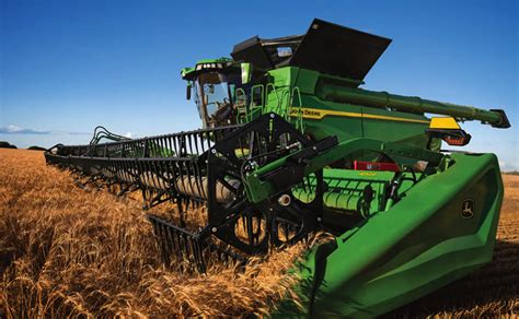 Sizing Up the Largest John Deere Combine: The X9 1100 Combine