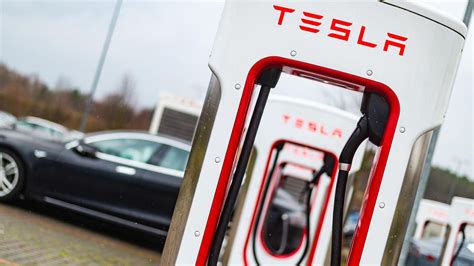 Tesla hits 10,000 Superchargers in Europe