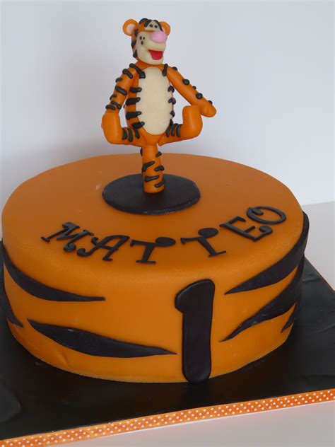 Winnie the Pooh Tigger cake | Cupcake cakes, Cake, Cake decorating