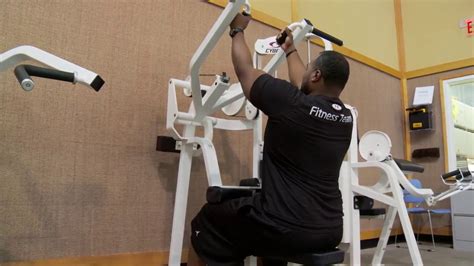 Proper form for lat pulldowns - YouTube