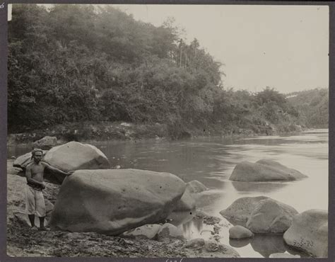 OD-6886-Prasasti Muara Cianten (Cibungbulan) Inscription on a stone in ...