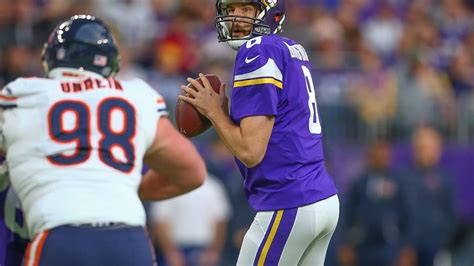 Sam Bradford Breaks NFL Record, Team Records in Season Finale