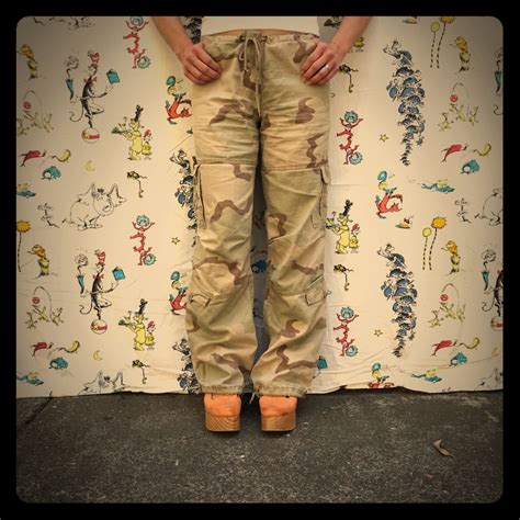 Urban Outfitters Camo Pants - Gem