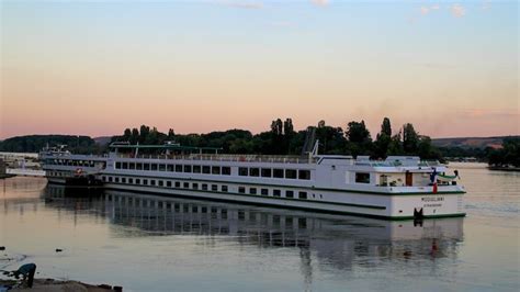 Practical Tips on Booking Rhine River Cruises