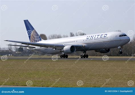 United boeing 767 takeoff editorial stock image. Image of aircraft ...