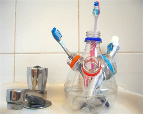 Toothbrush holder Made of PET plastic bottles | Diy toothbrush ...