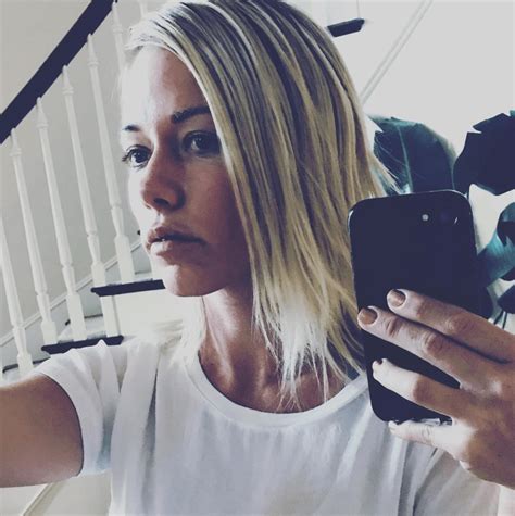 Kendra Wilkinson breaks down on Instagram after taking wedding ring off ...