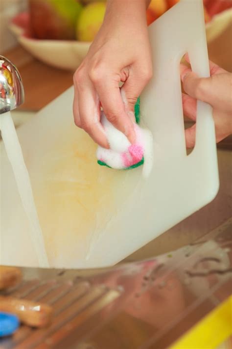 12 Surprising Things You Should Be Cleaning With Hydrogen Peroxide ...