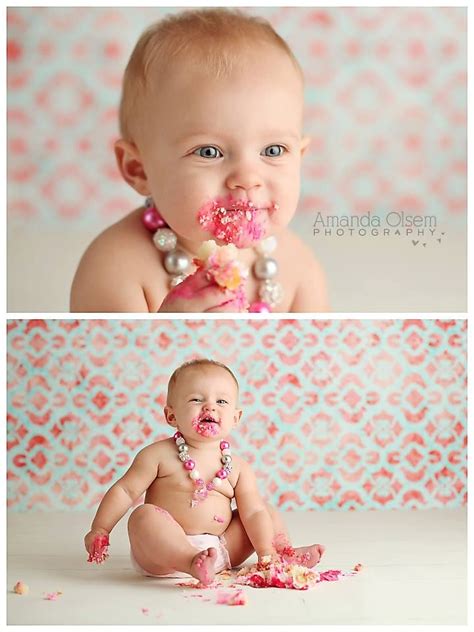 I like the simple pink patterned background | Newborn photography, 1st birthday, Newborn baby