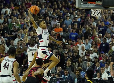 College basketball national championship scores, updates, how to watch ...