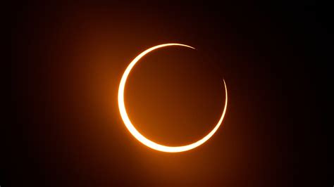 Skygazers watch 'Ring of Fire' eclipse over Western Hemisphere ...