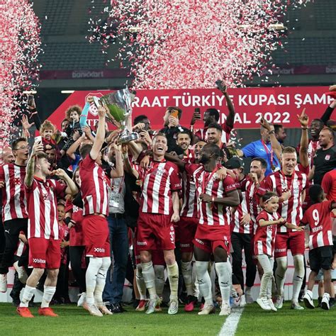 Sivasspor 2021 – 2022 Sezonunu Kupa İle Kapattı - Sivasspor Haberleri