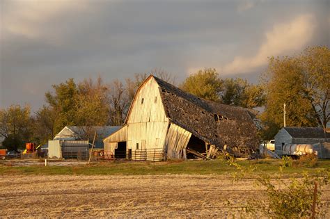 Old Farm Buildings Wallpaper - WallpaperSafari