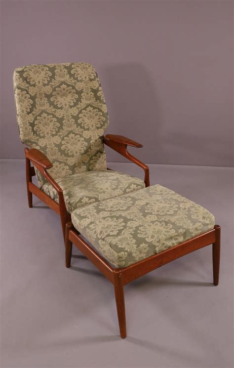 MID CENTURY MODERN LOUNGE CHAIR & OTTOMAN - Redlands Antique Auction