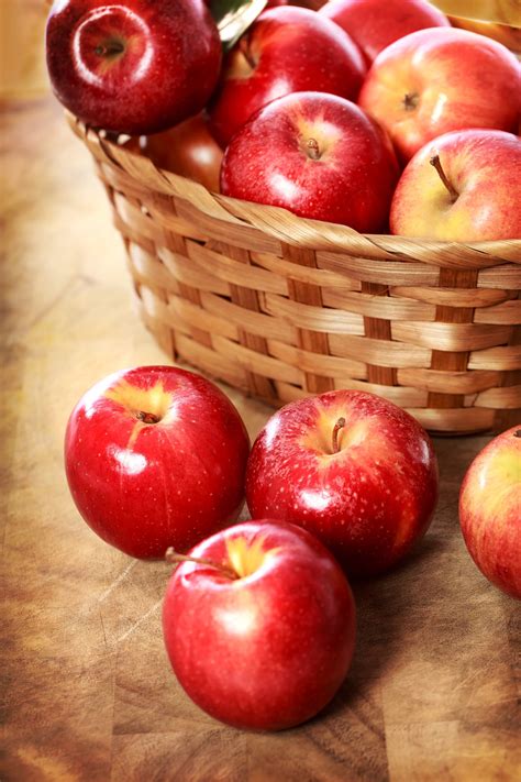 Red apples in a basket | Fruit photography, Apples photography ...