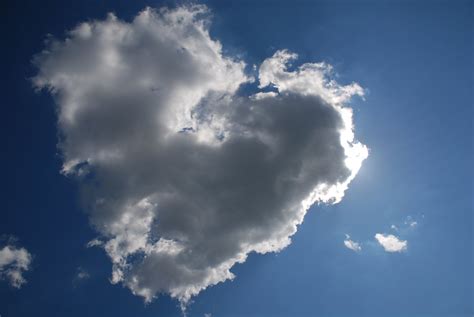 Atmospheric Phenomena: Heart in the Sky. Amazing shapes of Clouds