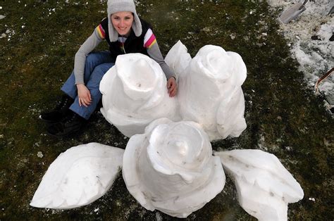 Aberdeen artist creates stunning dinosaur snow sculpture