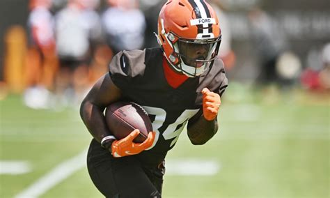 Rookie Jerome Ford provides first half highlights for Browns offense