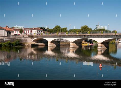 The Charente river, Jarnac, Charente (16), Nouvelle-Aquitaine region, France Stock Photo - Alamy