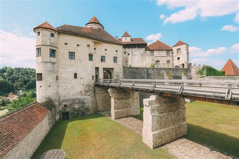 Burghausen Castle – The Longest Castle In The Entire World! Travel Planner, Travel Journal ...