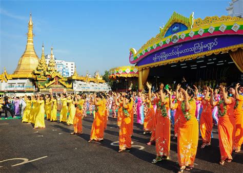 THINGYAN WATER FESTIVAL, MYANMAR - Asean Food Travel