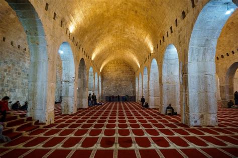 Dentro da mesquita de Al-Aqsa, cidade velha de Jerusalém, Palestina | Foto Premium