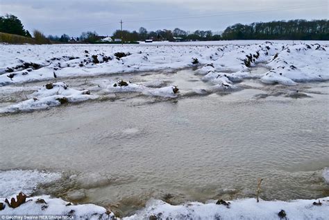 UK Weather: Mini Beast from the East brings snow and -6C chaos | Daily Mail Online