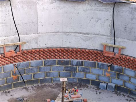 Curved Brick Wall - Kings Masons