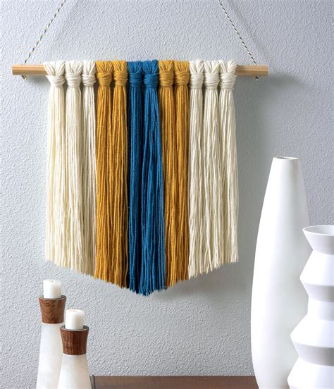 Yarn Wall Hanging on a Budget in a Few Easy Steps - DIY Candy