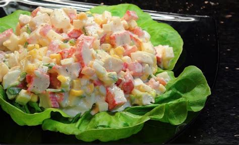 Elle Prépare Une Salade Fraîcheur Avec Du Crabe En Seulement 10 minutes… Un Pur Délice