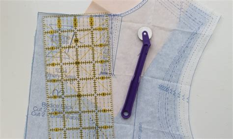 How to Transfer Patterns to Fabric With a Tracing Wheel | Craftsy