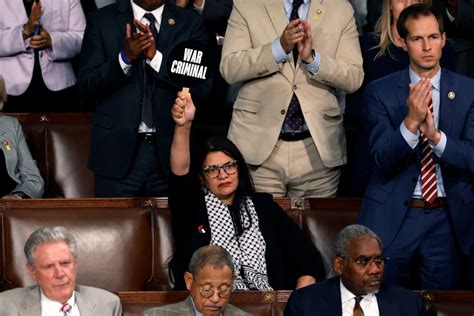 Rashida Tlaib holds ‘war criminal’ sign during Netanyahu speech