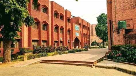 Jamia Millia Islamia University (JMI), New Delhi - Faculty Details 2024