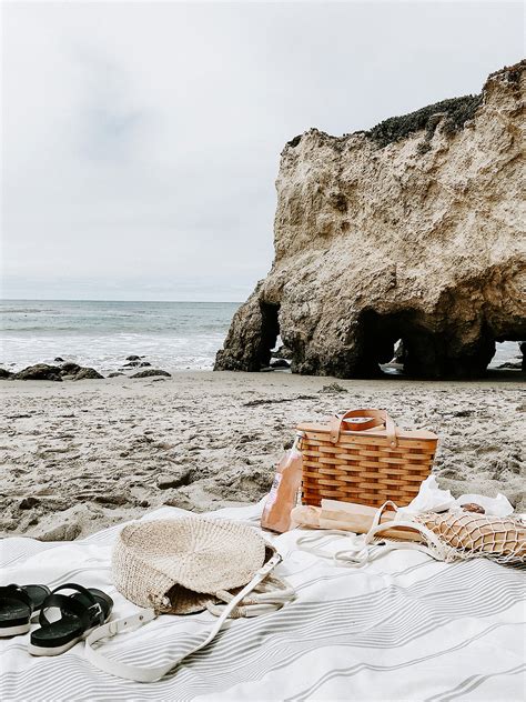 Tips + What to Pack for a Beach Picnic - Homey Oh My