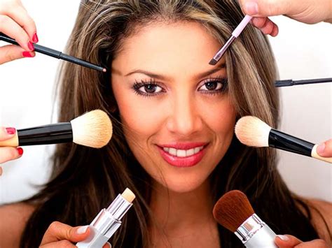 Tips And Tricks To Make You Look Younger With Makeup - Boldsky.com