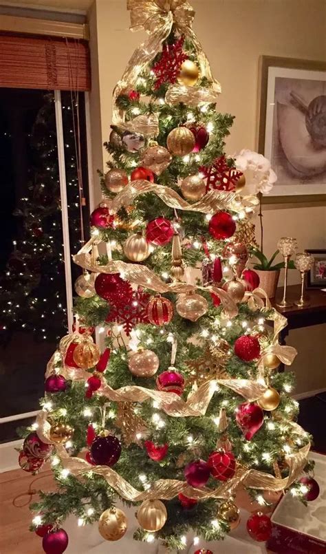 50+ Themed Christmas Tree Ideas for 2022 | Gold christmas tree decorations, Elegant christmas ...