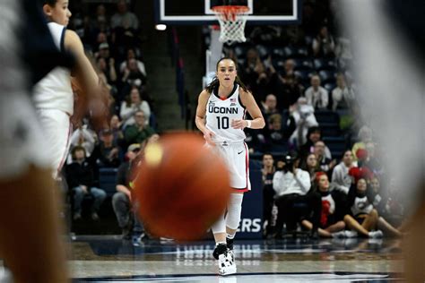 Nika Mühl sets UConn women's single-season assist record