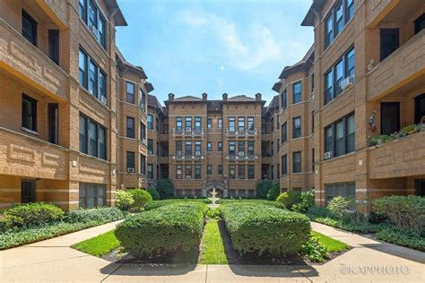 Five Classic Courtyard Condos For Sale in Chicago – Chicago Magazine